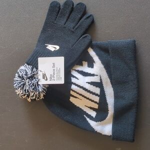 (NWT) Nike 2 Piece Set 'Gloves & Beanie'